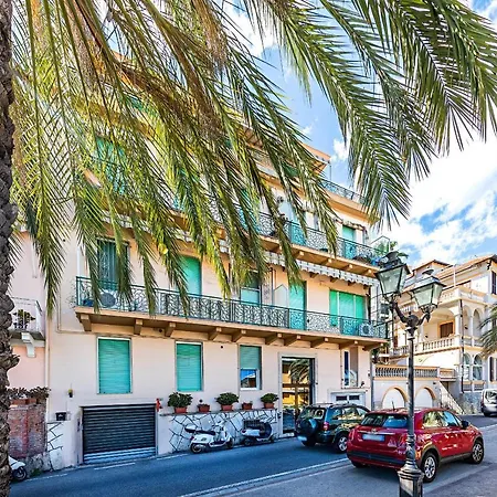 Beaurivage 12 Apartment With Sea View By Wonderful Italy アパート サンレモ